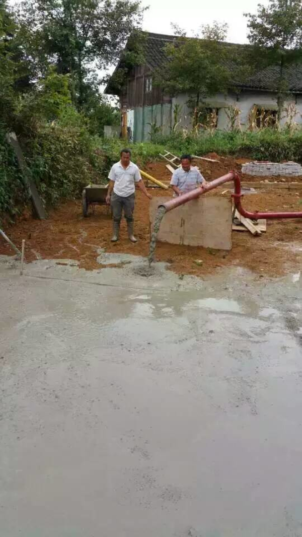 搅拌拖泵贵州册亨工地现场输送管出料